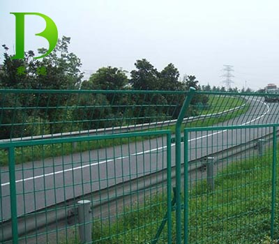 公路護(hù)欄網(wǎng)